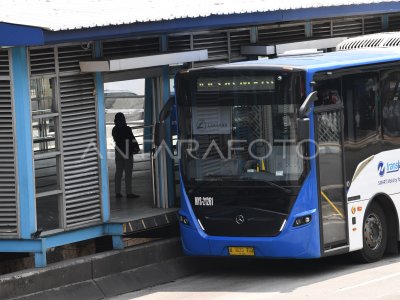 Pertumbuhan Sektor Transportasi Antara Foto