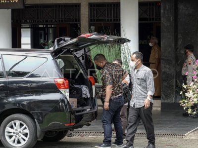 Kpk Geledah Rumah Dinas Dan Kantor Bupati Banjarnegara Antara Foto