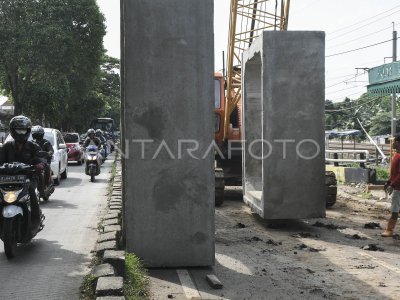 PEMBANGUNAN SALURAN DRAINASE ANTARA Foto