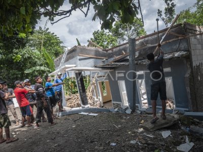 Bencana Pergerakan Tanah Di Lebak Antara Foto