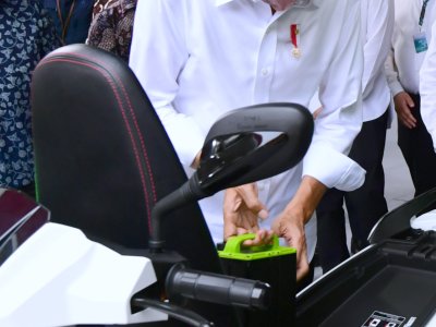 PRESIDEN LUNCURKAN KOLABORASI PENGEMBANGAN KENDARAAN LISTRIK ANTARA Foto