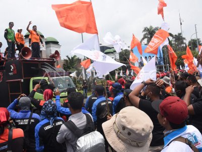 Aksi Buruh Tolak Penundaan Pemilu Antara Foto