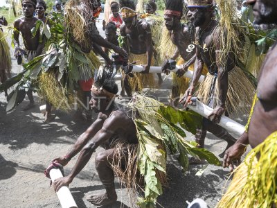 Tarian Came Kabupaten Sarmi Papua Antara Foto