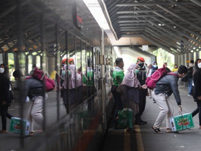 PERJALANAN KERETA API DI MASA ANGKUTAN LEBARAN 2022 ANTARA Foto