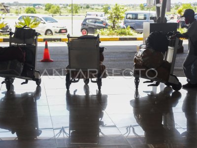 ARUS MUDIK LEBARAN DI BANDARA TJILIK RIWUT ANTARA Foto