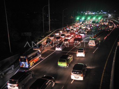 Gerbang Keluar Tol Cileunyi Padat Kendaraan Antara Foto