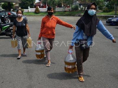 Operasi Pasar Minyak Goreng Curah Antara Foto