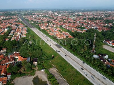 PEMBERLAKUKAN ONE WAY DI TOL PEJAGAN PEMALANG ANTARA Foto