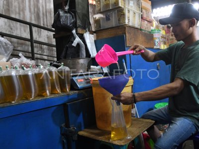 Penghentian Subsidi Minyak Goreng Curah Antara Foto