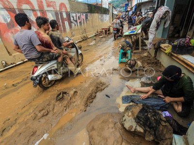 Bencana Banjir Bandang Di Bogor Antara Foto