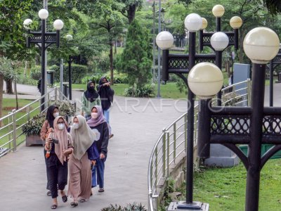 JABODETABEK TERAPKAN PPKM LEVEL 2 ANTARA Foto