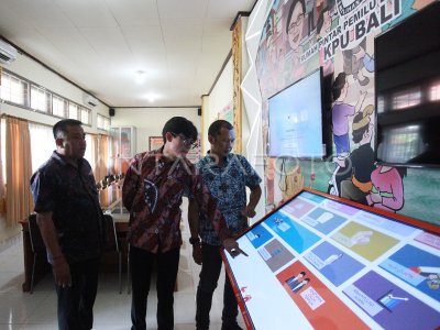 Verifikasi Faktual Partai Politik Di Kpu Bali Antara Foto