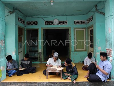 Tradisi Kajian Kitab Kuning Di Ponpes Malang Antara Foto