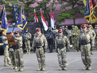 Penyematan Brevet Kehormatan Manusia Katak Antara Foto