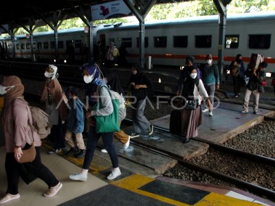 Kedatangan Pemudik Kereta Api Di Tegal Antara Foto