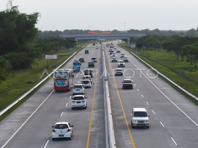 Arus Mudik Di Jalan Tol Madiun Antara Foto