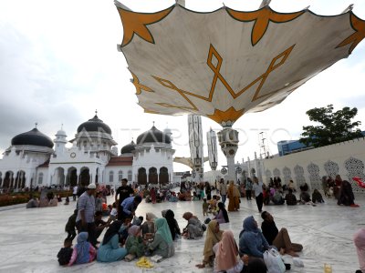 Wisata Religi Masjid Baiturrahman Aceh Antara Foto