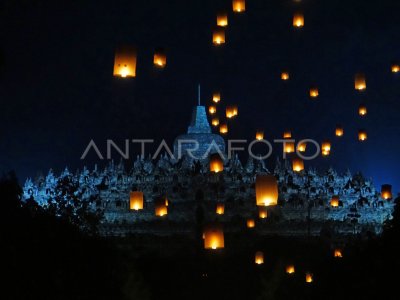 Festival Lampion Waisak Di Borobudur Antara Foto