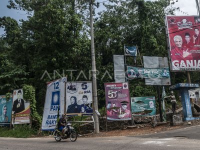 Penertiban Alat Peraga Kampanye Antara Foto