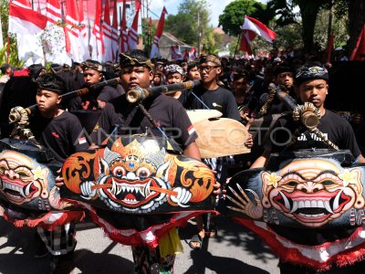 Unjuk Rasa Di Kantor Dpd Pdip Bali Antara Foto