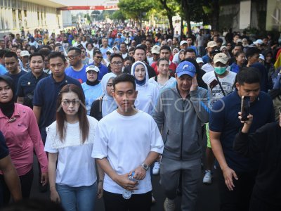 Gibran Sapa Warga Jakarta Saat Cfd Antara Foto