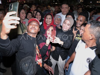 Safari Politik Siti Atikoh Di Surabaya Antara Foto