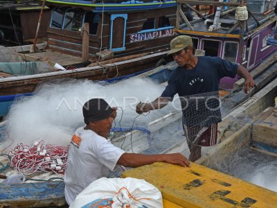 Nelayan Tidak Melaut Akibat Cuaca Buruk Antara Foto