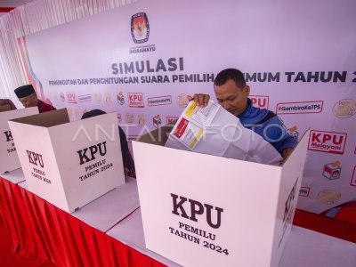 Simulasi Pemungutan Suara Di Indramayu ANTARA Foto