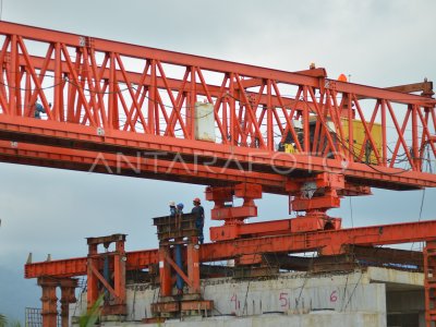 Kelanjutan Pembangunan Konstruksi Tol Padang Sicincin ANTARA Foto