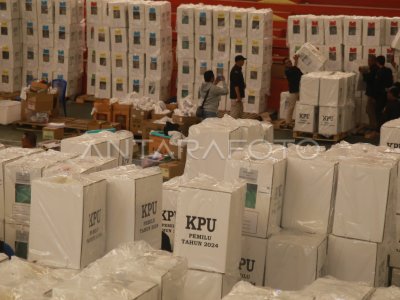 Kpu Ternate Distribusikan Logistik Pemilu Antara Foto