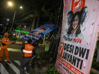 Penertiban APK Saat Masa Tenang Pemilu Di Jakarta ANTARA Foto