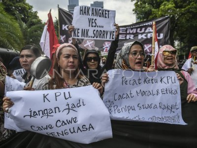 Aksi Tolak Kecurangan Pemilu Di KPU ANTARA Foto