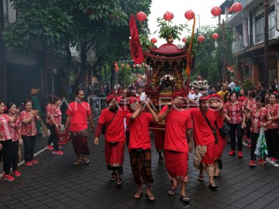 Ritual Imlek Akulturasi Budaya Di Bali Antara Foto