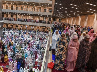 Shalat Tarawih Pertama Di Masjid Istiqlal Antara Foto