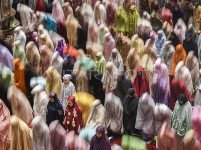 Shalat Tarawih Pertama Di Masjid Istiqlal ANTARA Foto