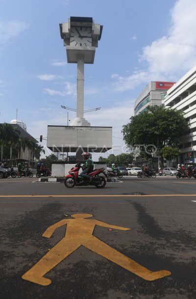 TUGU JAM THAMRIN ANTARA Foto