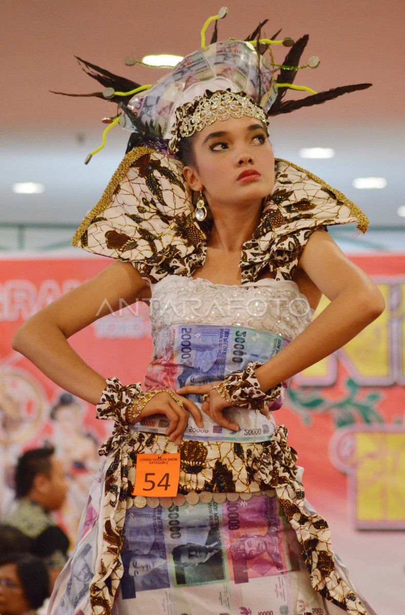 Lomba Busana Batik Antara Foto