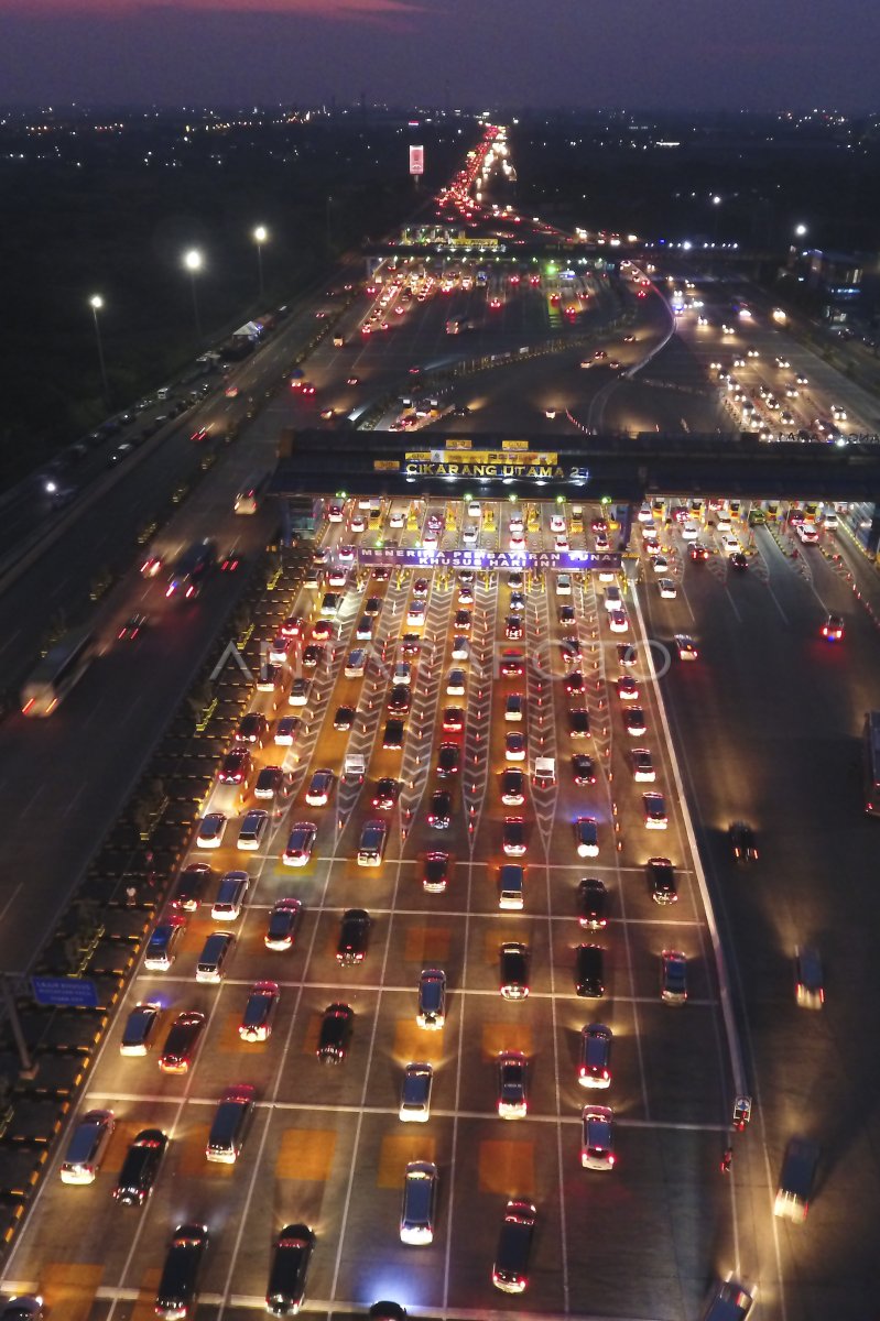 Arus Balik Gerbang Tol Cikarang Utama Antara Foto