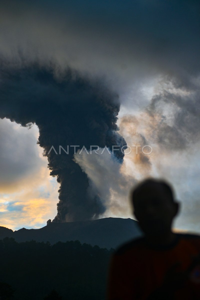 Aktivitas Gunung Marapi Antara Foto