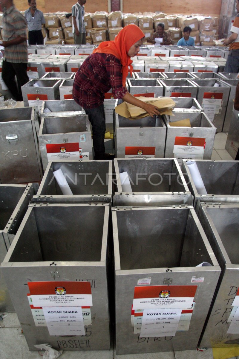 PENYUSUNAN LOGISTIK PILKADA ANTARA Foto