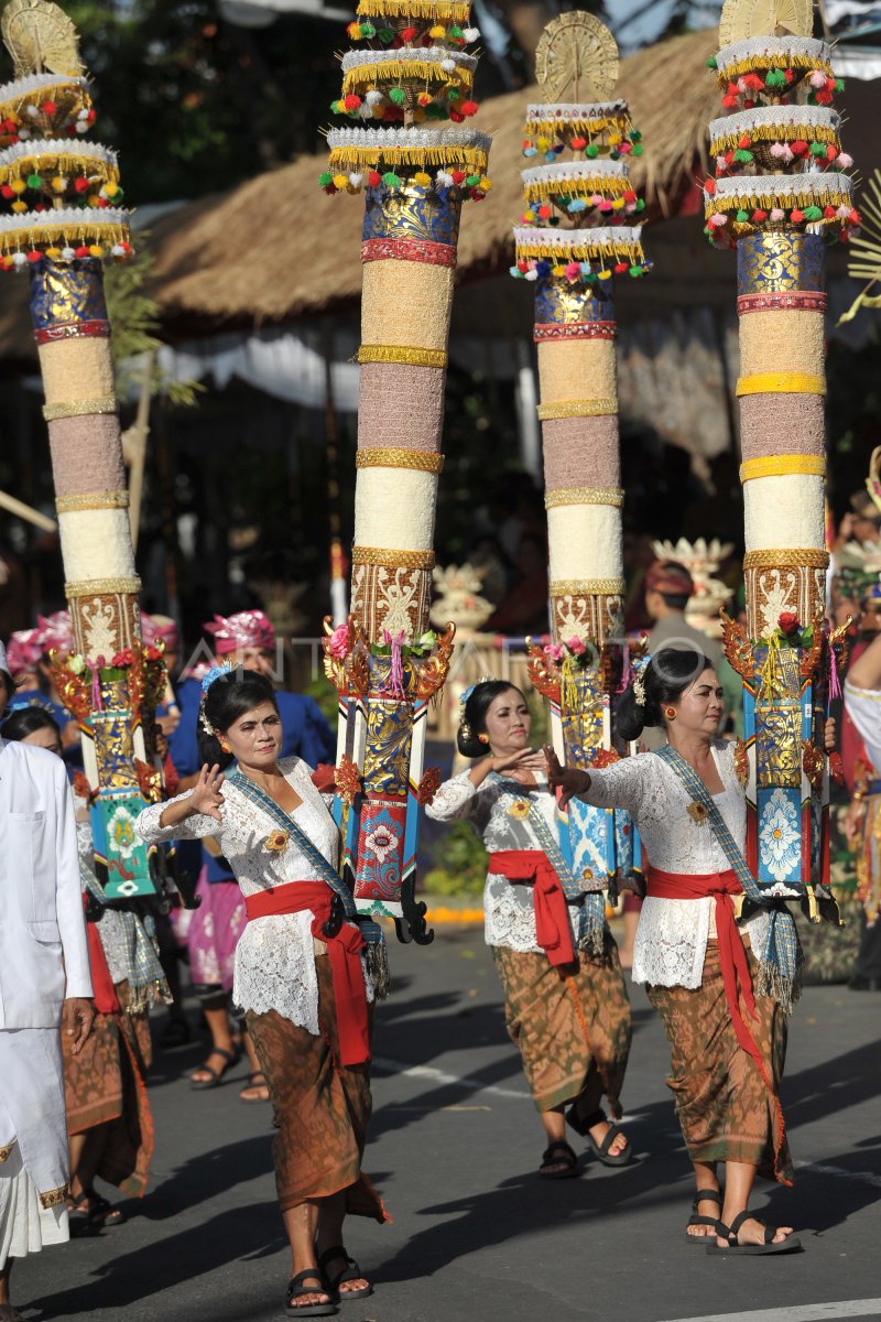 PARADE PESTA KESENIAN BALI ANTARA Foto