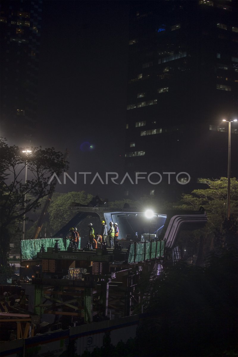 PROYEK PEMBANGUNAN SIMPANG SUSUN SEMANGGI ANTARA Foto