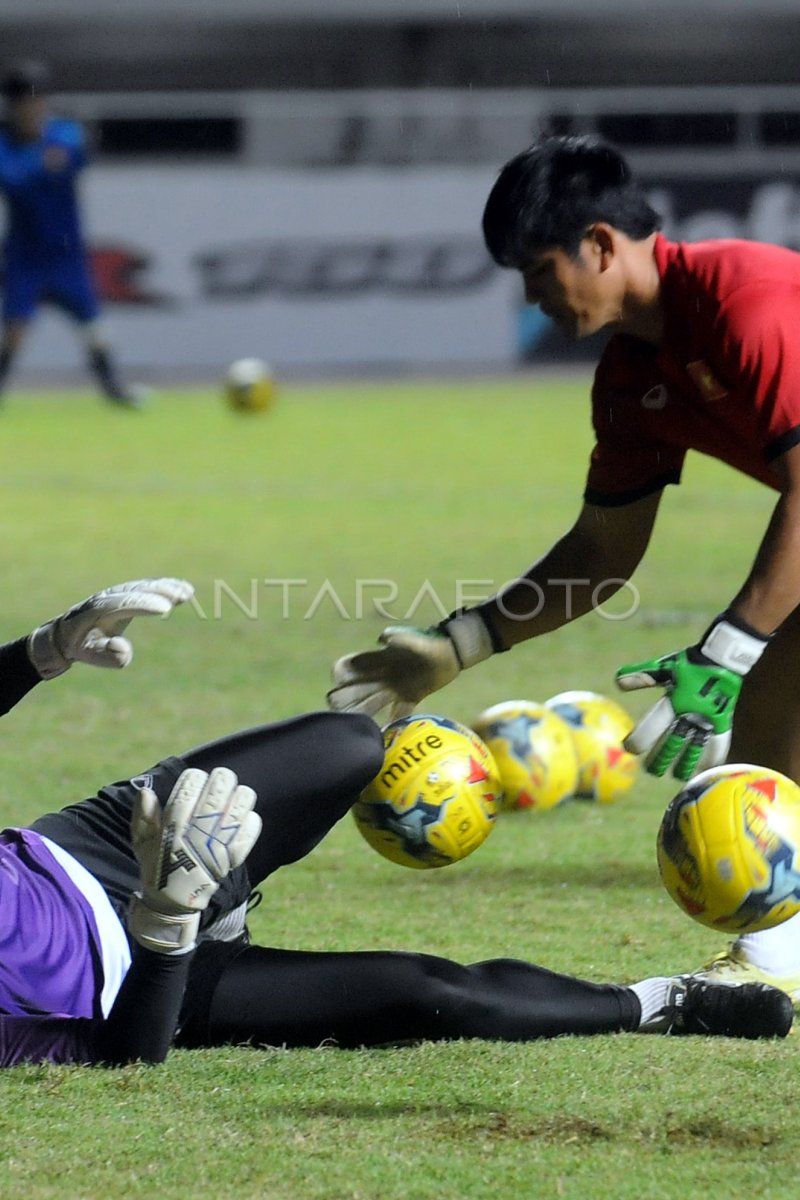 Uji Coba Lapangan Timnas Vietnam Antara Foto