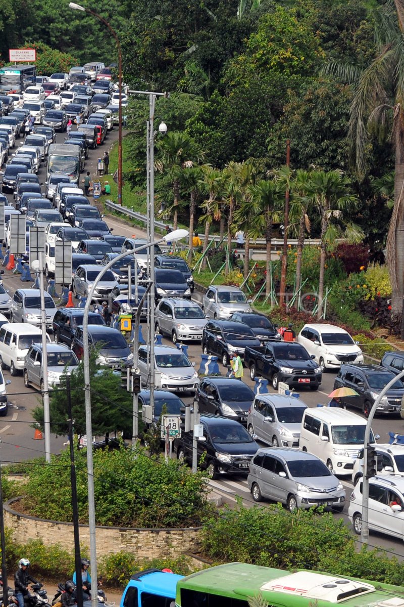 KEMACETAN JALUR PUNCAK ANTARA Foto