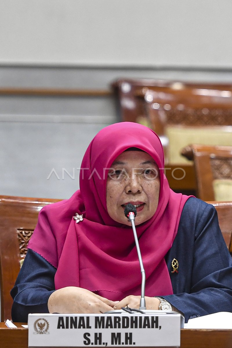 Uji Kepatutan Dan Kelayakan Calon Hakim Agung ANTARA Foto