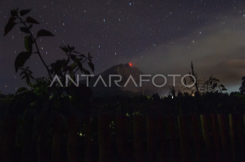 GUGURAN LAVA PIJAR GUNUNG SINABUNG ANTARA Foto