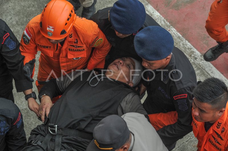 Evakuasi Korban Kecelakaan Heli Di Jambi Antara Foto