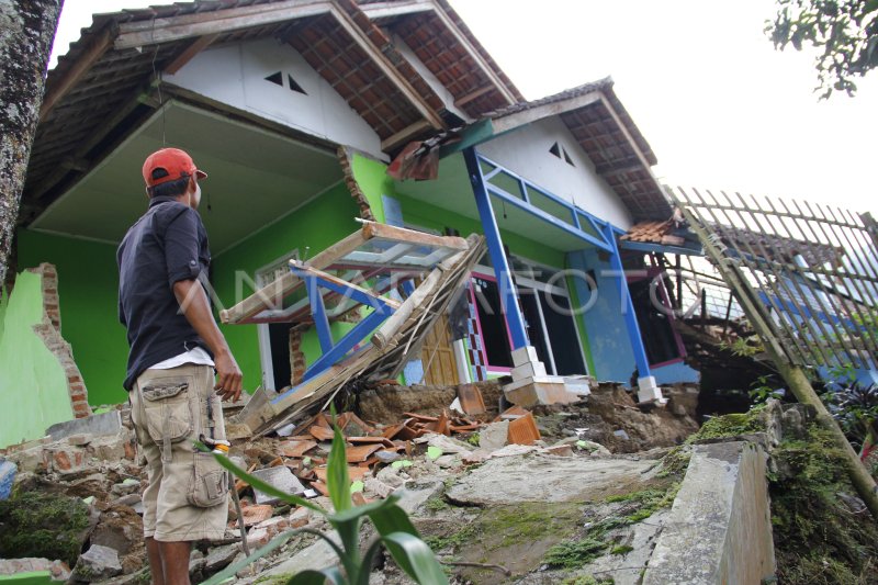 Pergerakan Tanah Cigintung Antara Foto