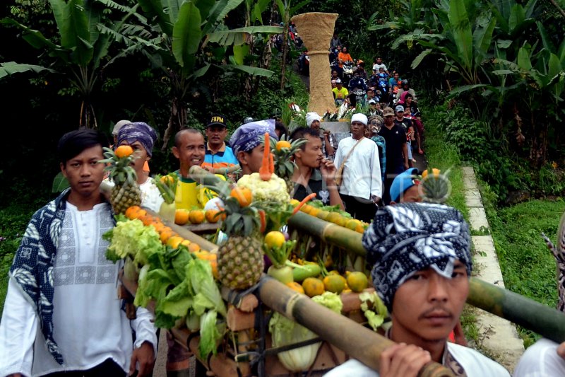 Seren Taun Kampung Sindang Barang Antara Foto