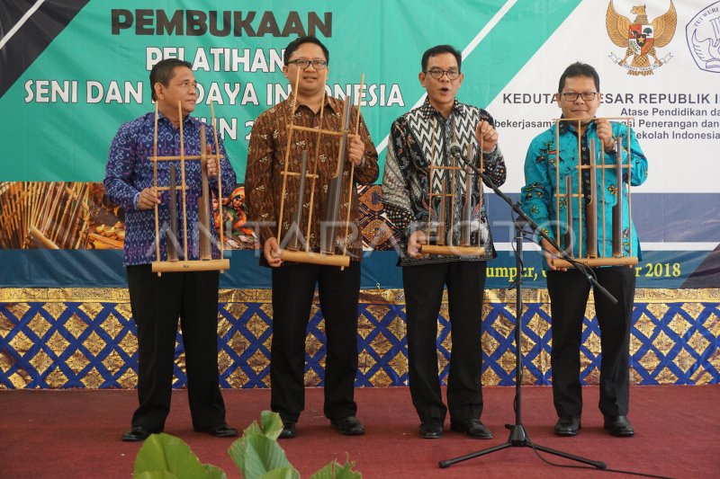 Pelatihan Seni Dan Budaya Indonesia Antara Foto